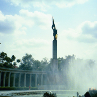 Soviet memorial to the defeat of Fascism WWII in Vienna3.JPG