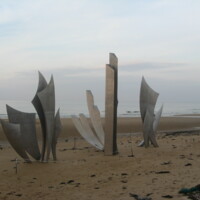 Les Braves Sculpture on Omaha Beach2.JPG